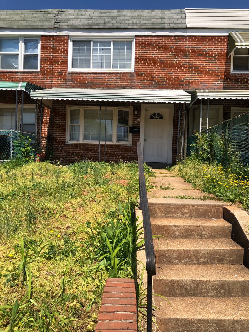 Baltimore House: 2563 Southdene Ave