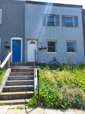 1 Bed PLUS Finished Basment! – photo 1