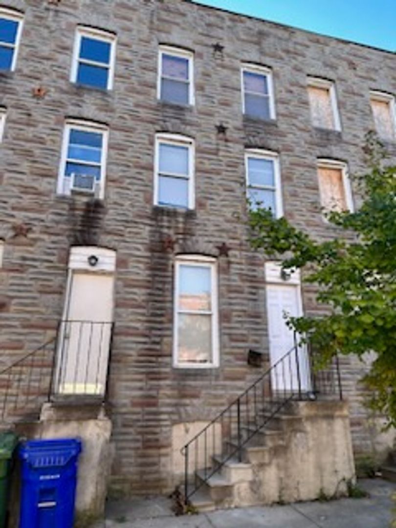 Baltimore House: 2134 Division St