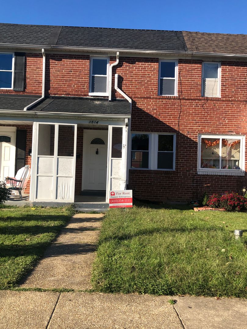Middle River House: 1514 Dornton Ave