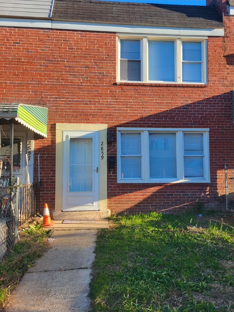 Baltimore House: 2859 Hollins Ferry Rd