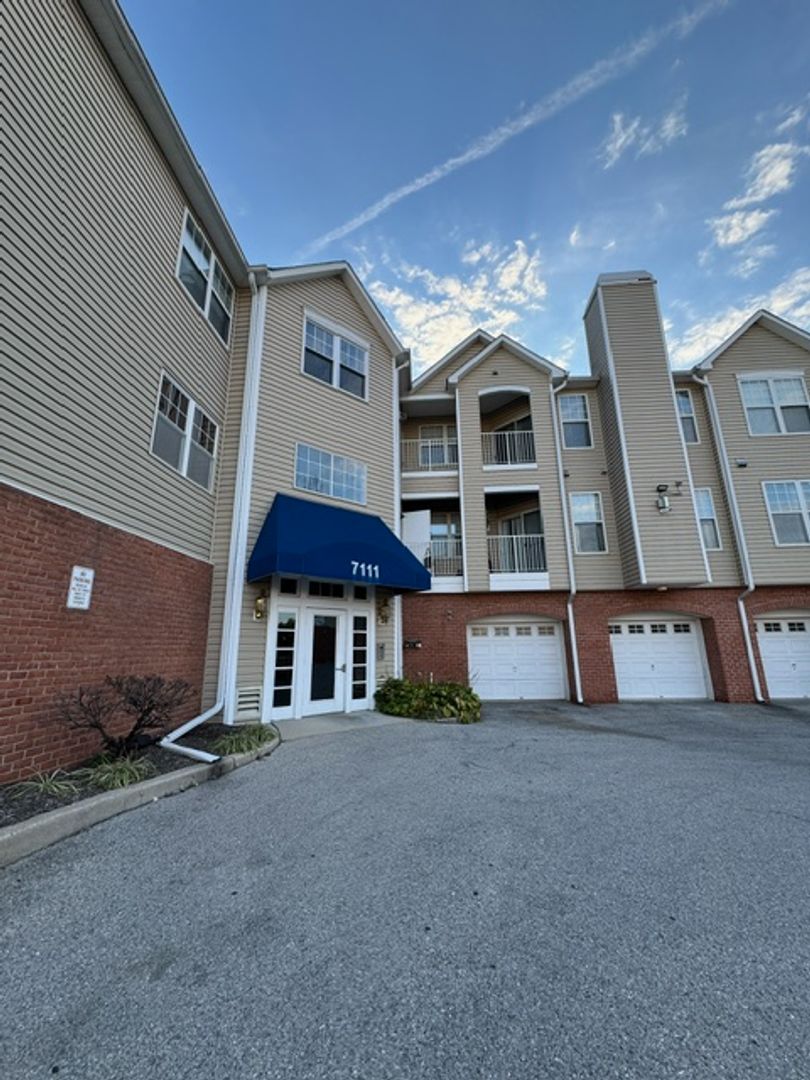 Windsor Mill Condo: 7111 Sandown Cir