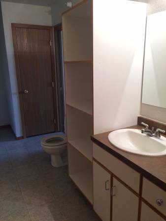 Tea Apartment: 615 E Brian St