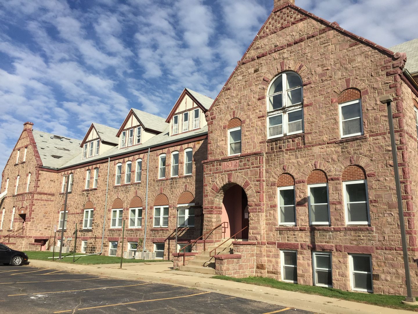 Sioux Falls Apartment: 104 N. Krohn