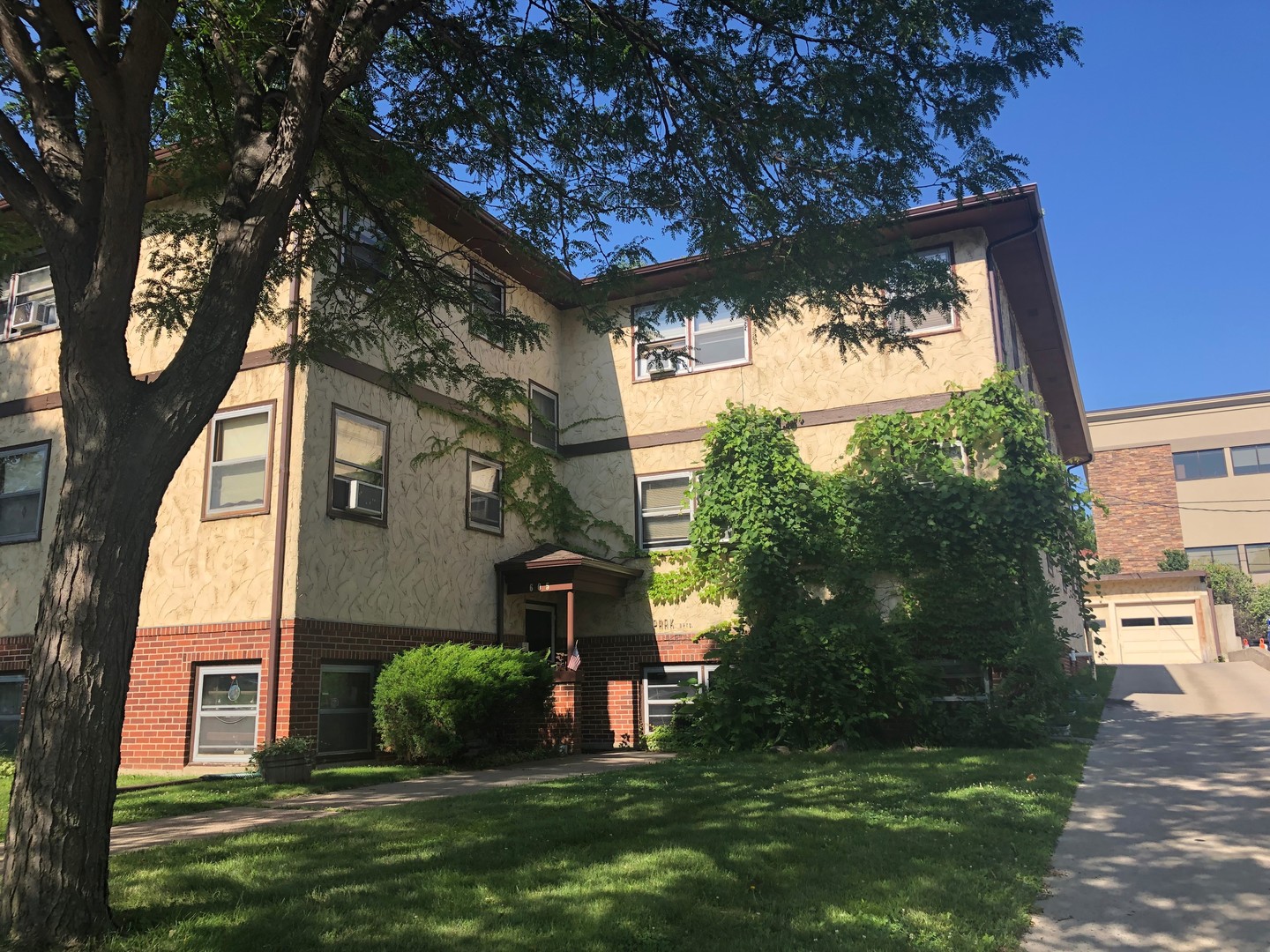Sioux Falls Apartment: 605 S Phillips Ave