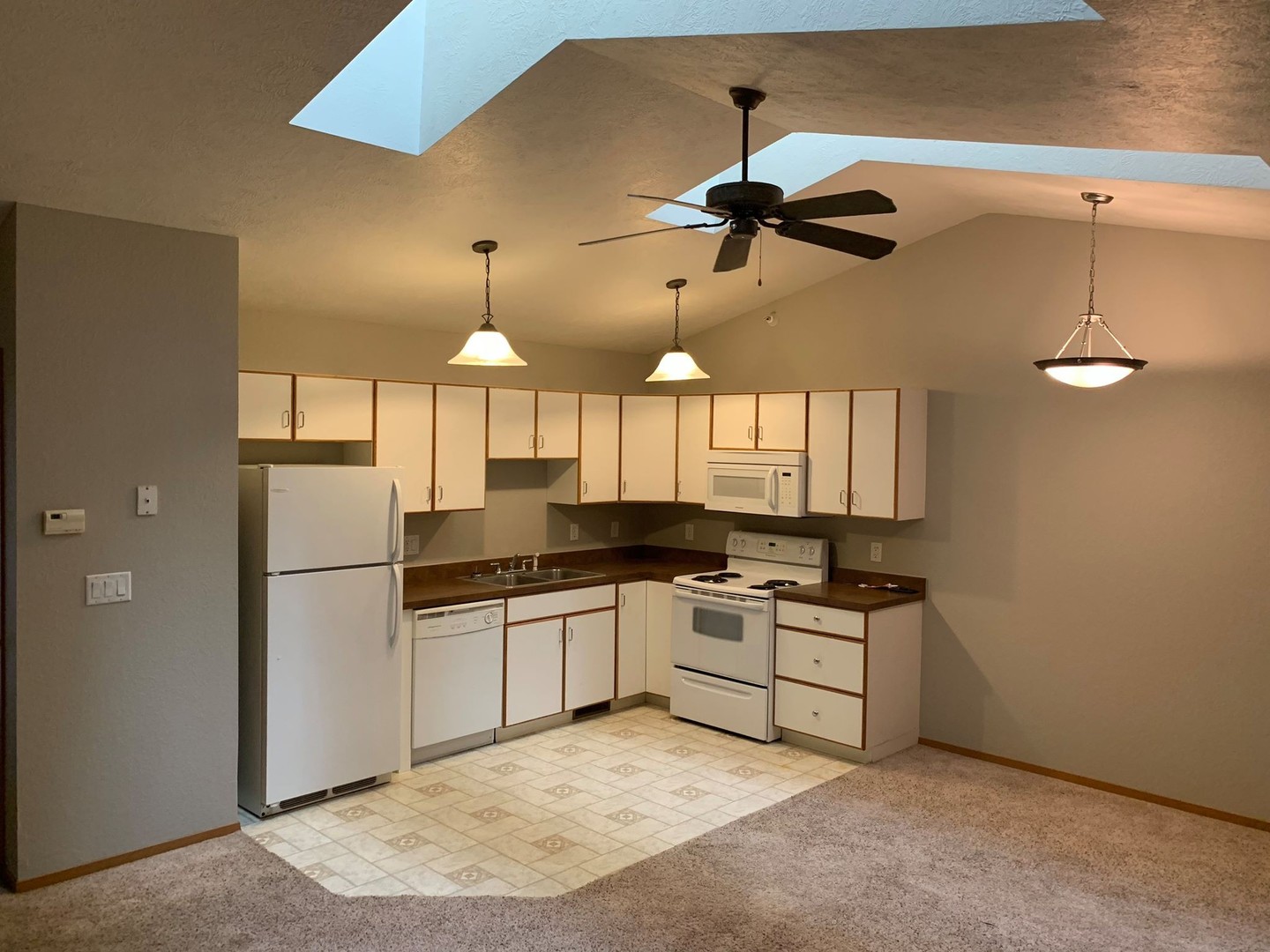 Tea Apartment: 615 E Brian St