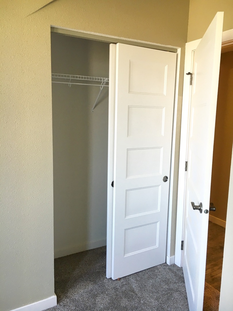 Sioux Falls Apartment: 104 N. Krohn