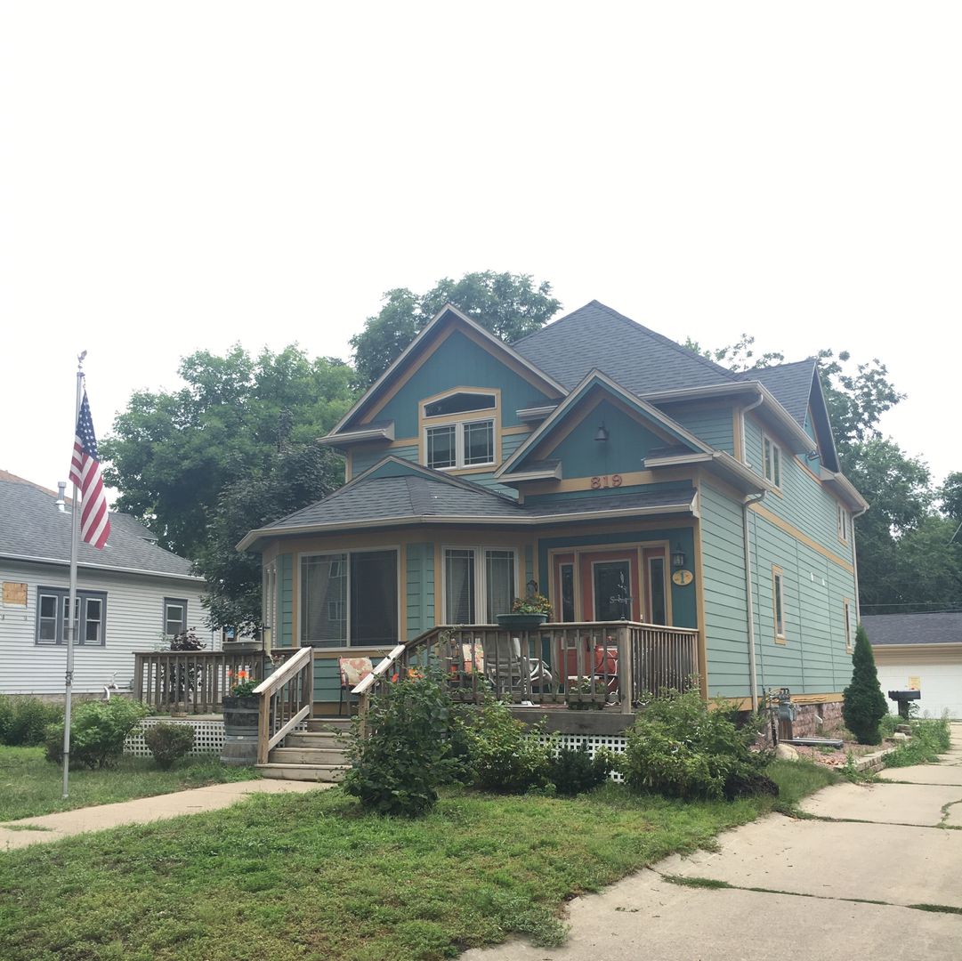 Sioux Falls Apartment: 819 S Main Ave