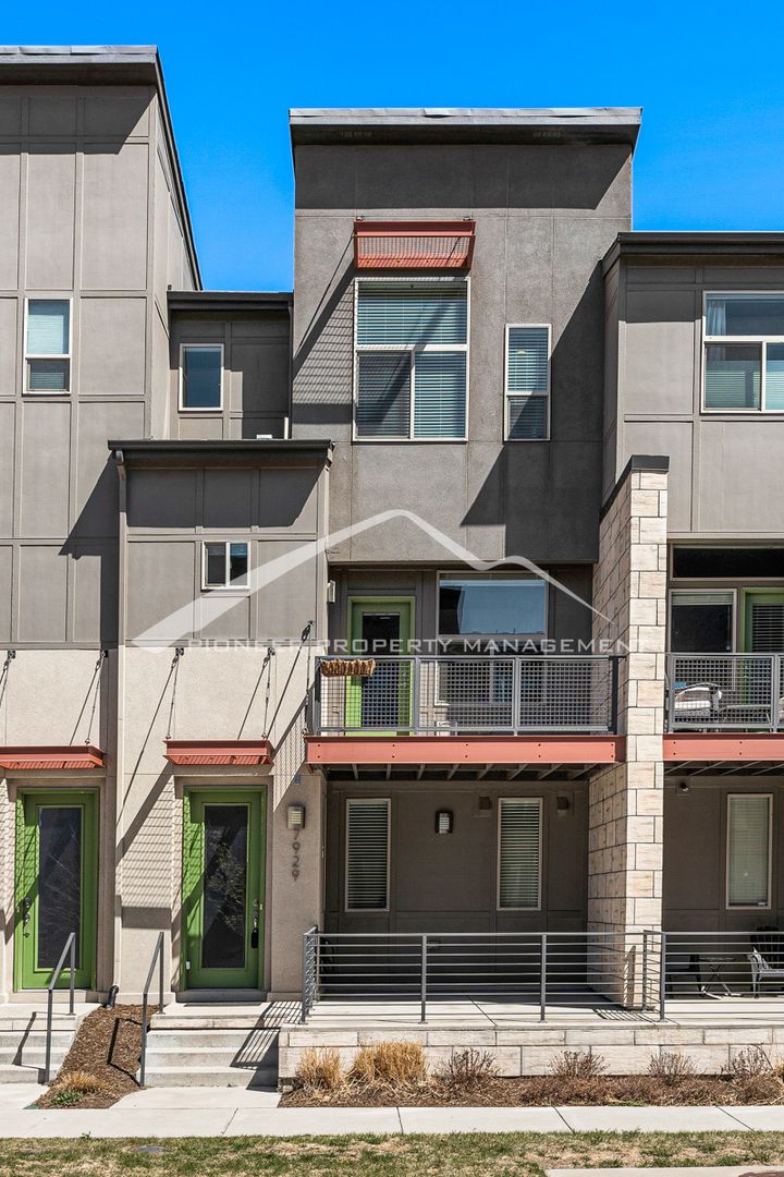 Denver House: 7929 E 54th Pl