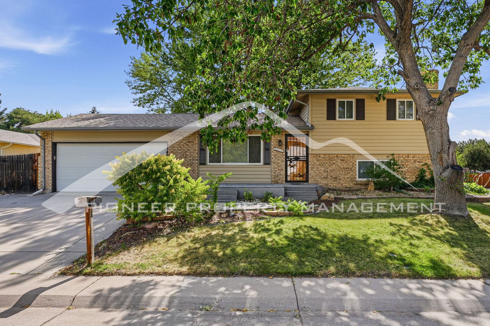 Denver House: 3167 S Emporia Ct