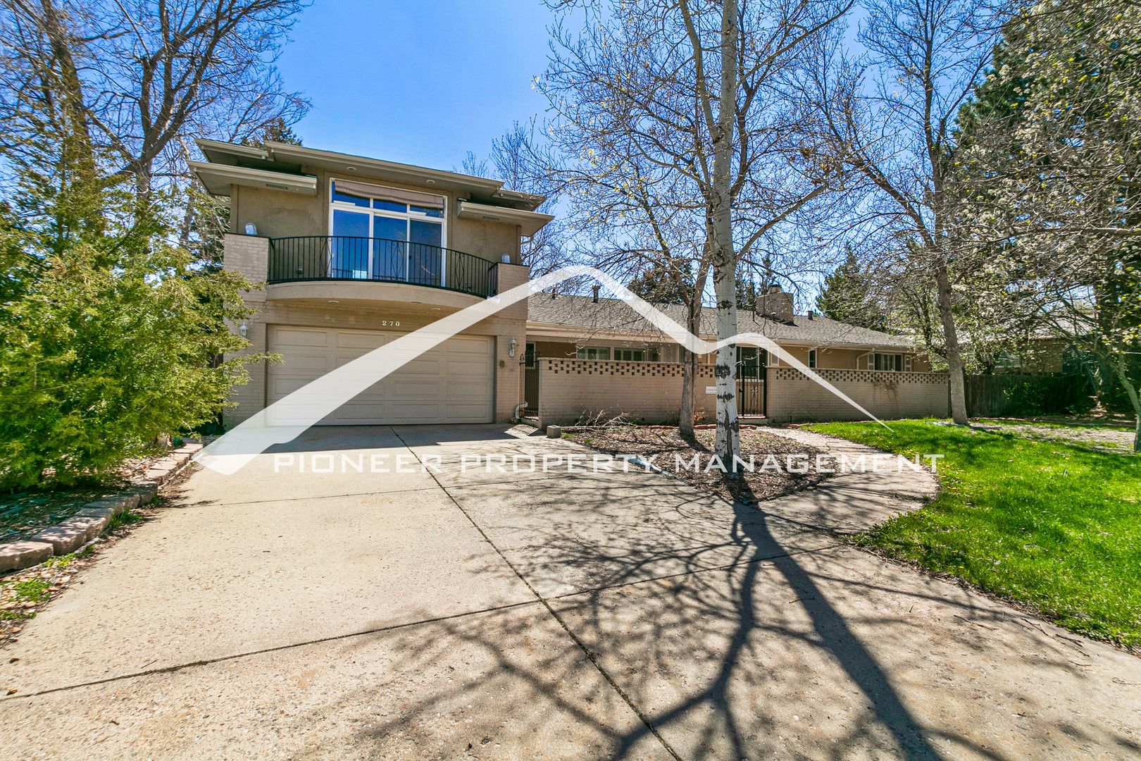 Denver House: 275 Monaco Parkway