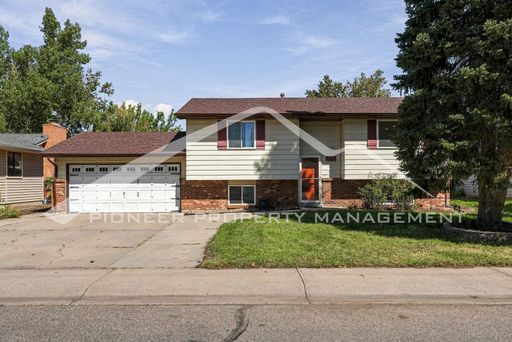 Gorgeous home with Central AC and Huge Yard – photo 1
