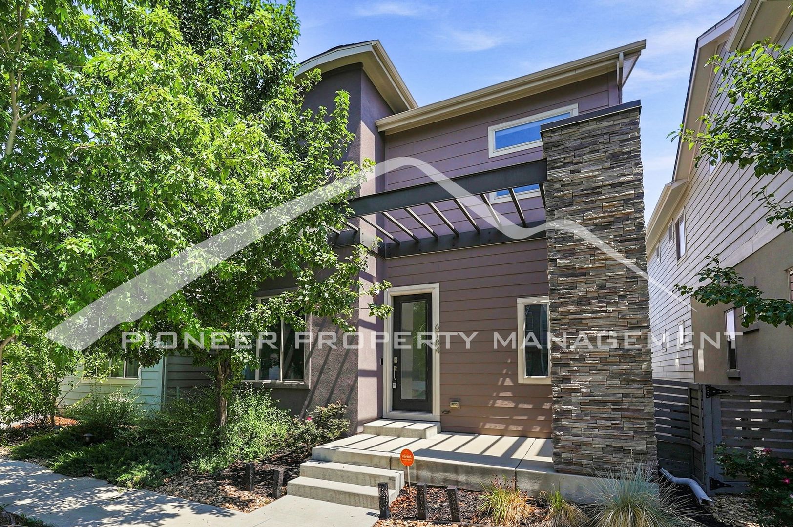 Denver House: 6784 Navajo St