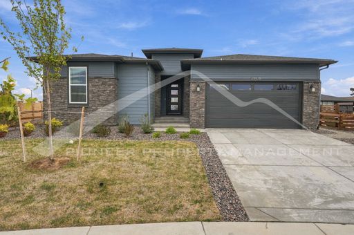 Spacious Home with Washer/Dryer and 3 Car Garage – photo 1