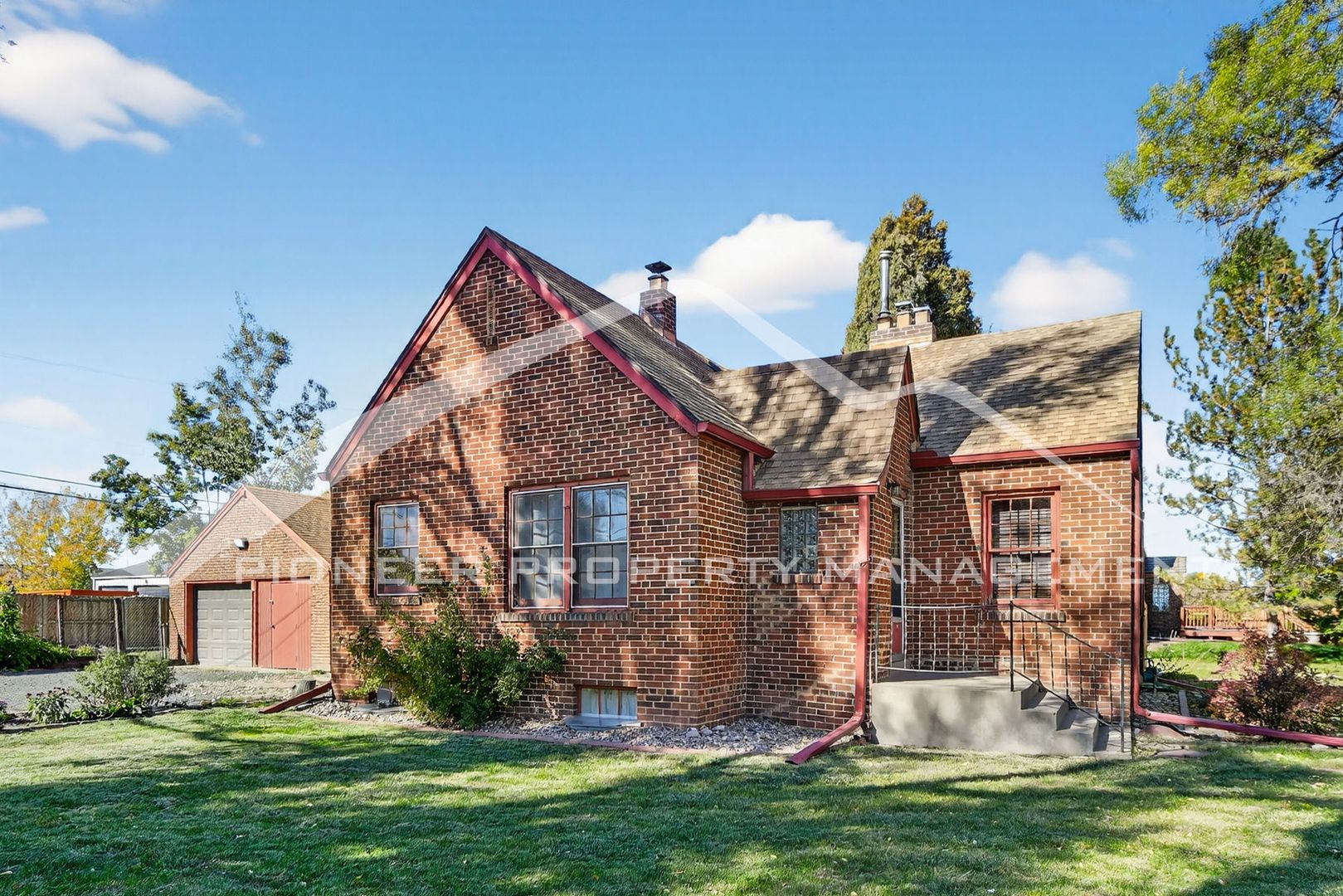 Lakewood House: 1401 Reed St