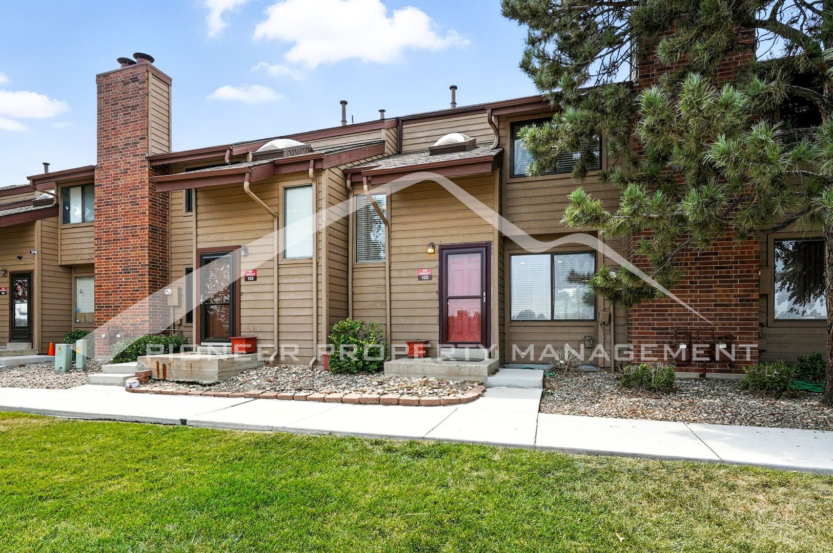 Lakewood Townhome: 320 Wright St #102