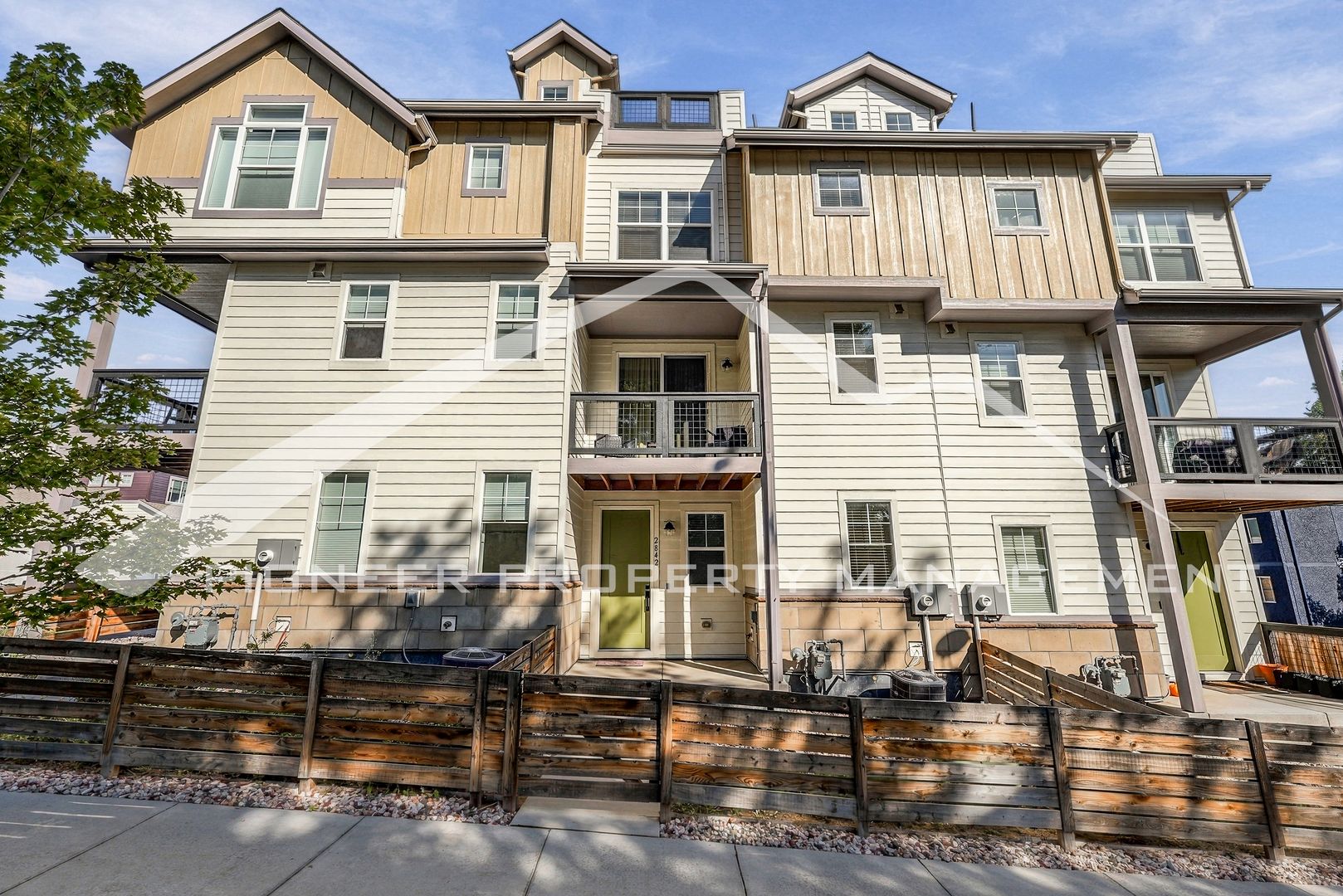 Edgewater Townhome: 2842 Kendall Street