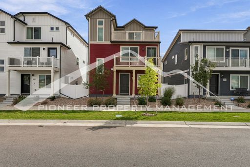 Charming Home with Central AC and Washer/Dryer – photo 1
