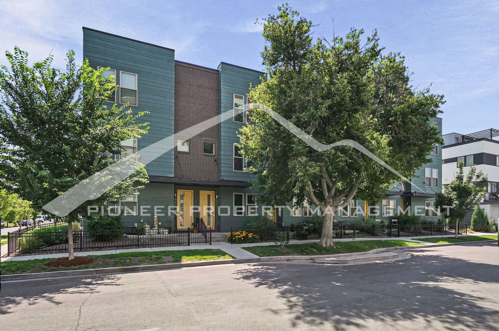 Denver Townhome: 940 Navajo St