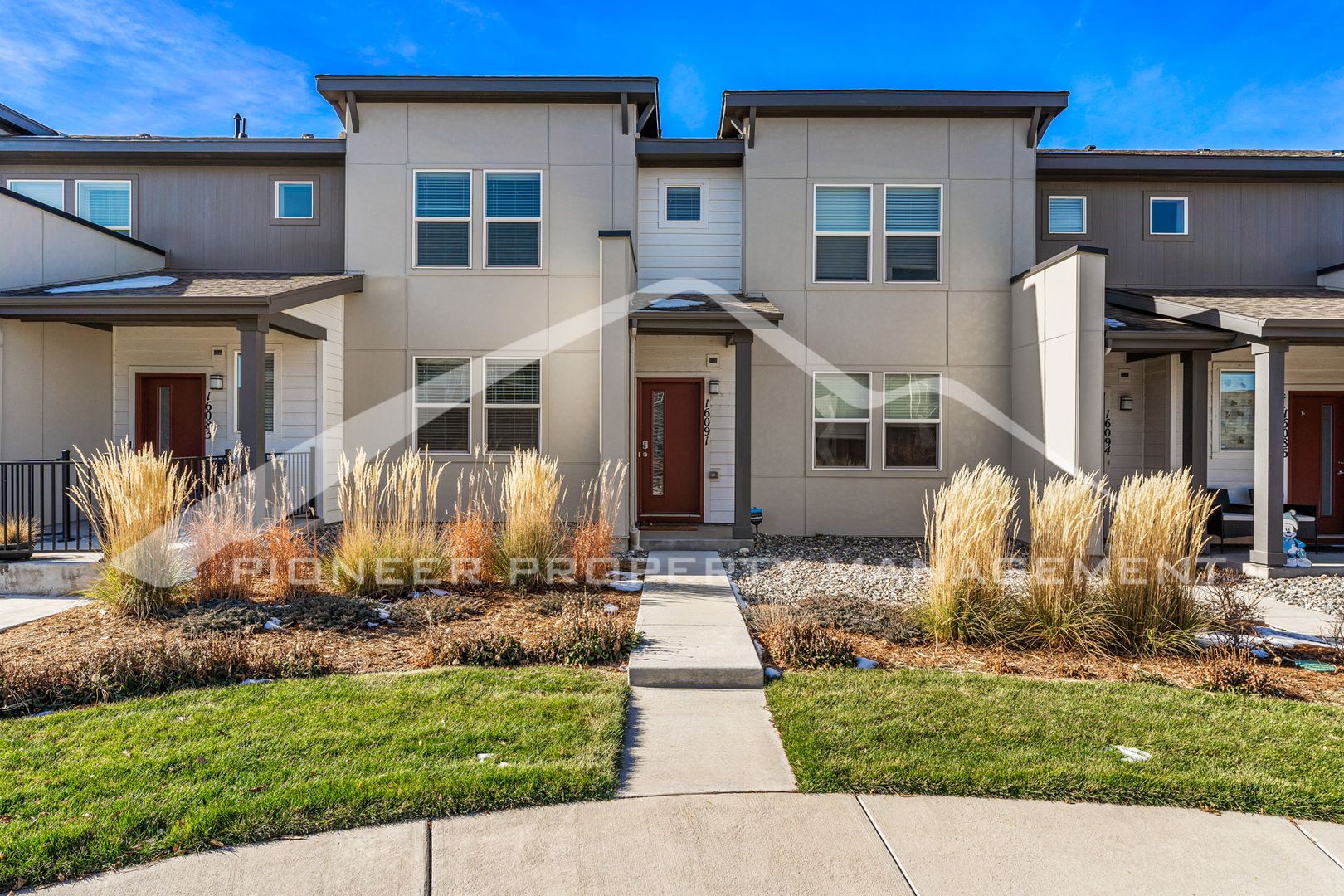 Denver House: 16091 E Warner Pl