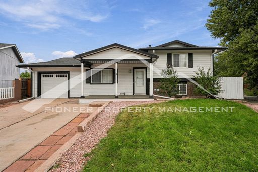 Charming Home with Central AC and Washer/Dryer – photo 1