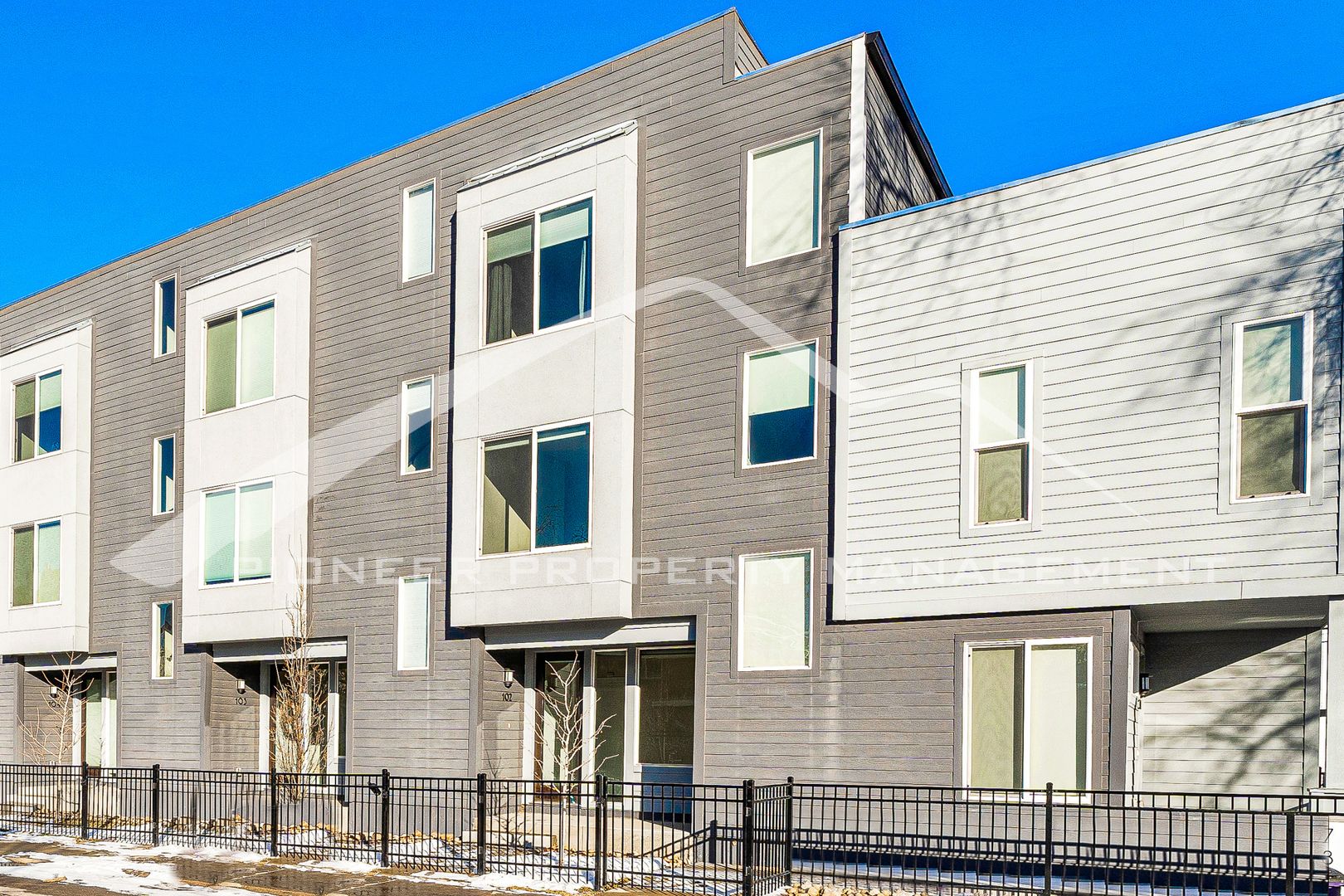 Denver House: 1460 Wolff St #102