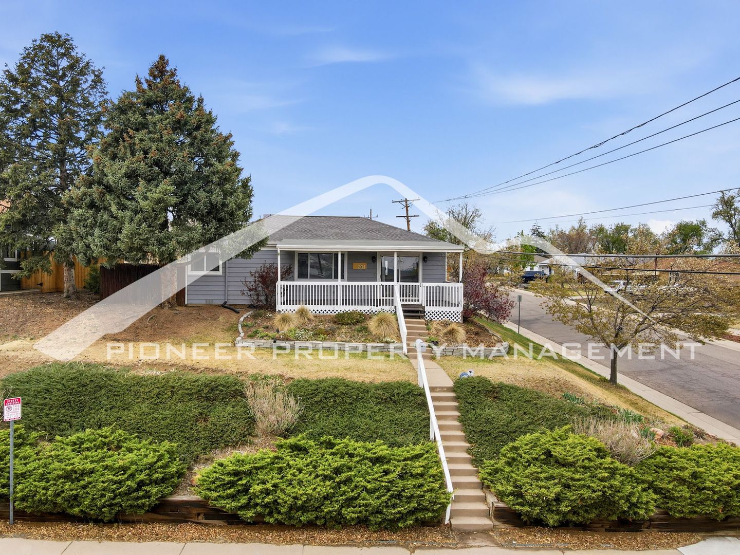 Denver House: 701 S Navajo St