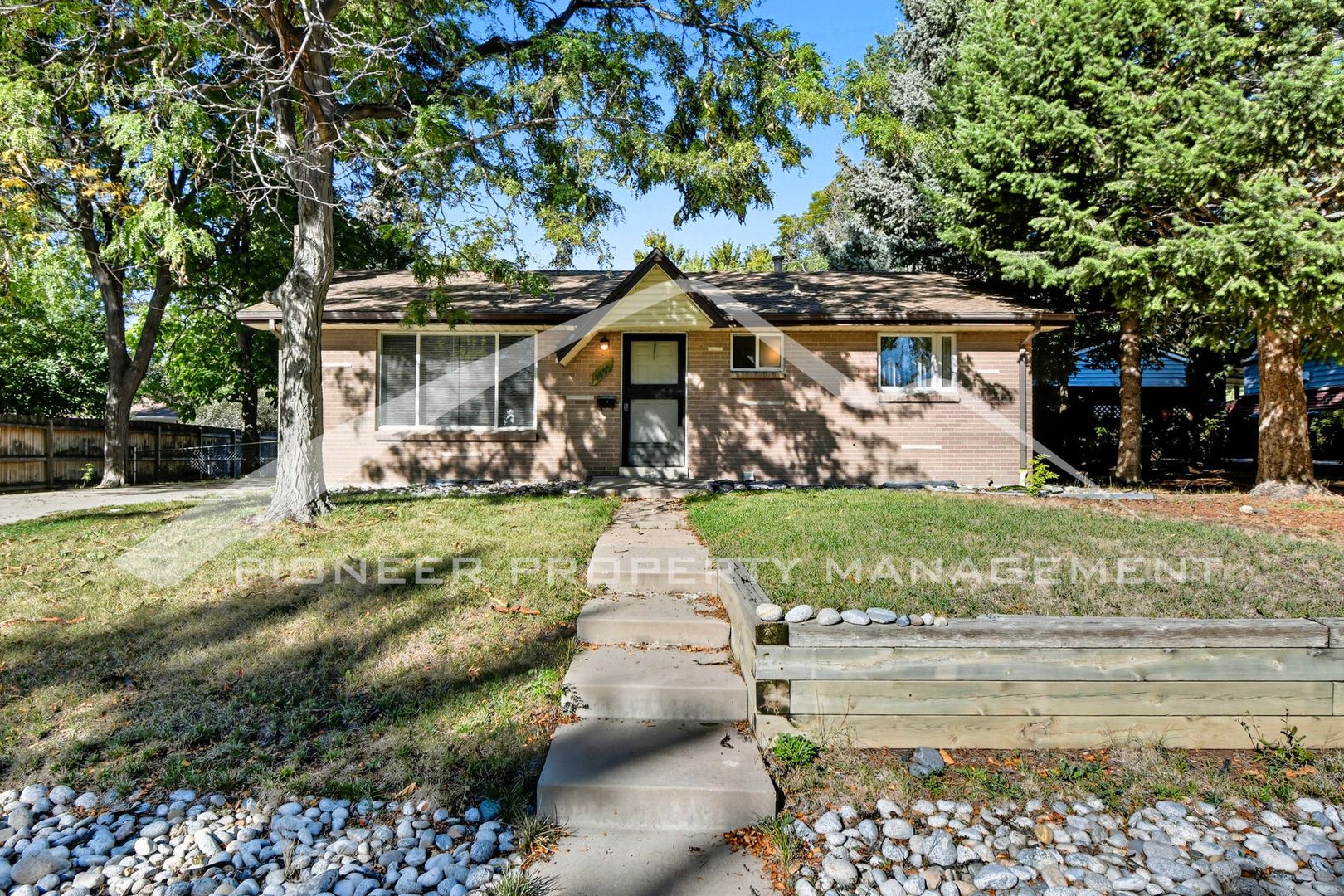 Lakewood House: 1455 S Zephyr St