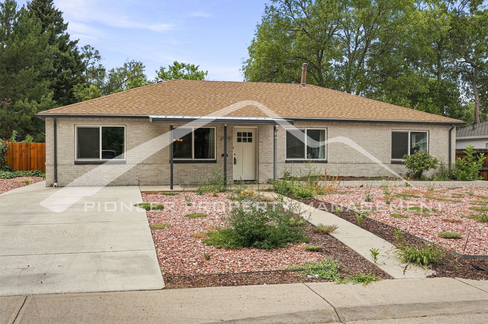 Aurora House: 1235 Scranton St