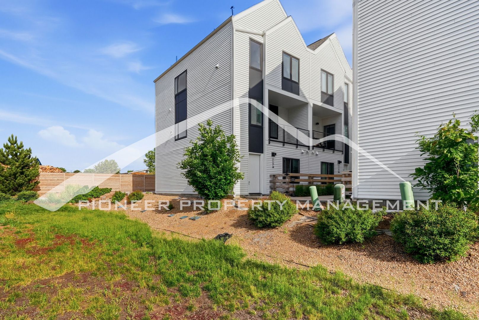 Lakewood Townhome: 1174 S Reed Way