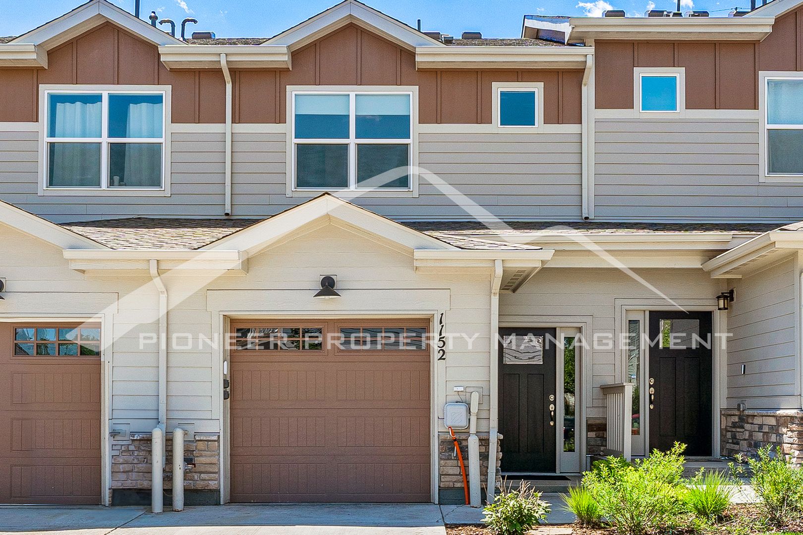 Lakewood House: 1152 Oak St
