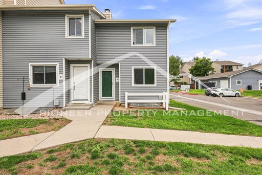 Lovely Townhome with Fenced Back Patio Area! – photo 1