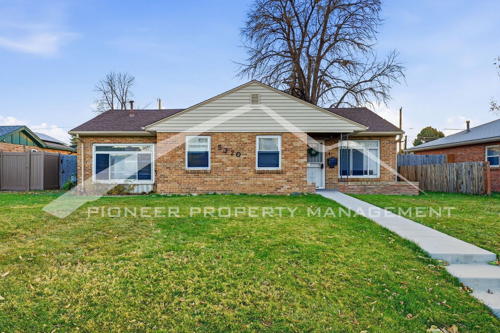 Denver House: 5320 E Thrill Pl