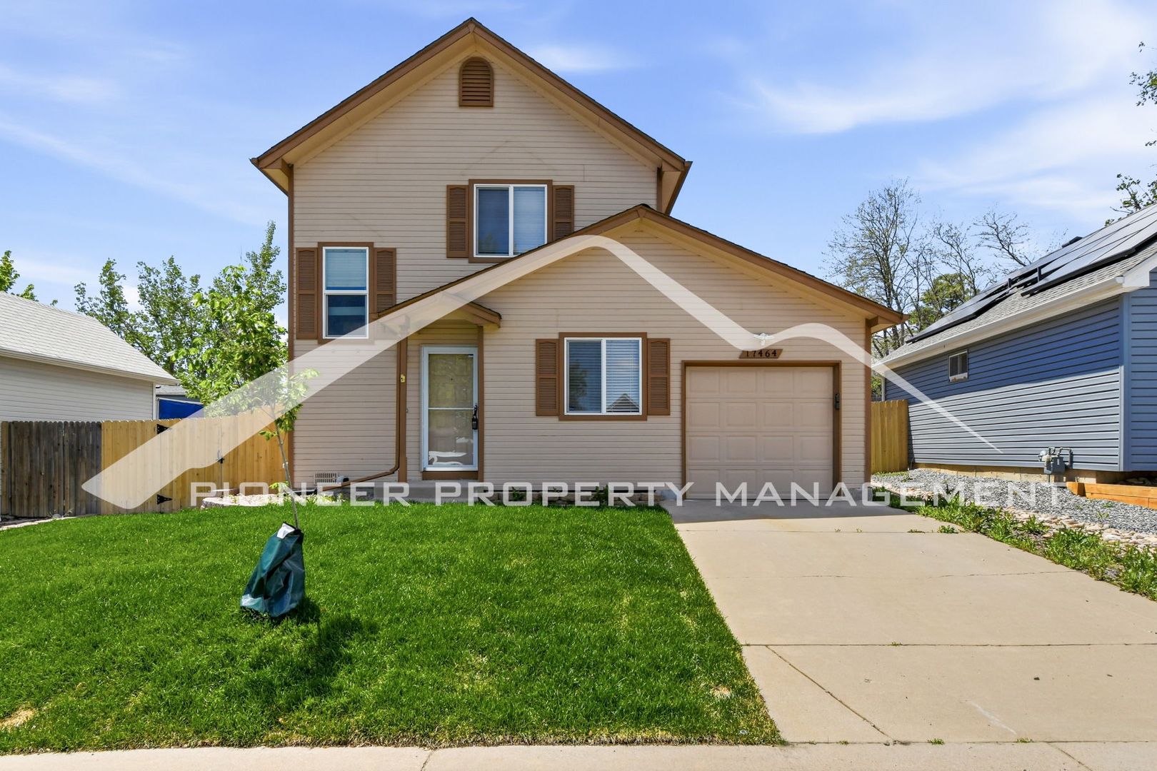 Aurora House: 17464 E Chenango Dr