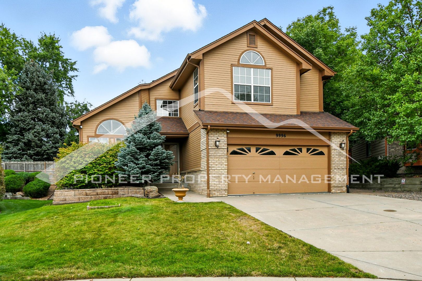 Lakewood House: 9996 W Florida Ave