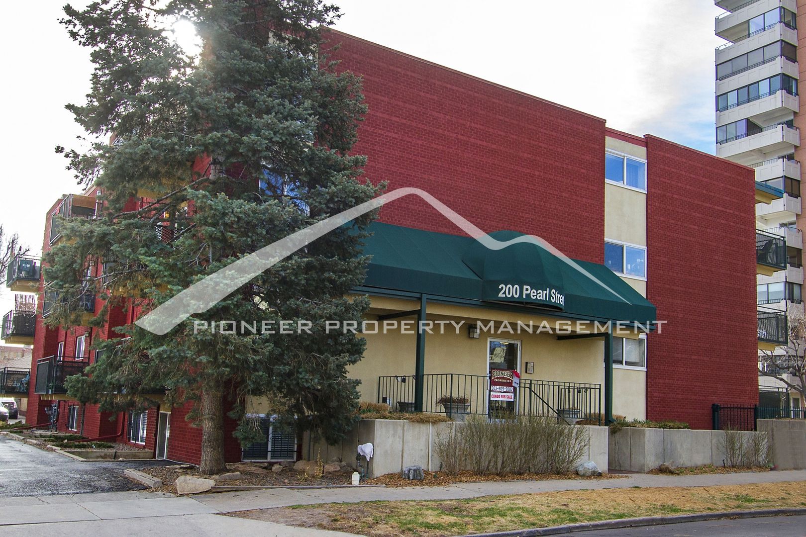 Denver Condo: 200 Pearl St #302