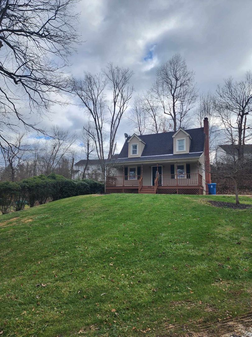 Huntington House: 6222 Highland Drive