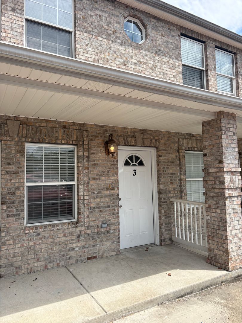 Huntington Apartment: 5919  Mahood