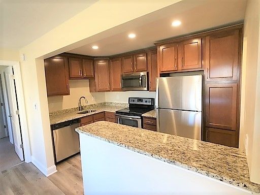 Dormont 1 Bedroom w/parking, A/C, granite, dish washer, hardwoods, laundry.