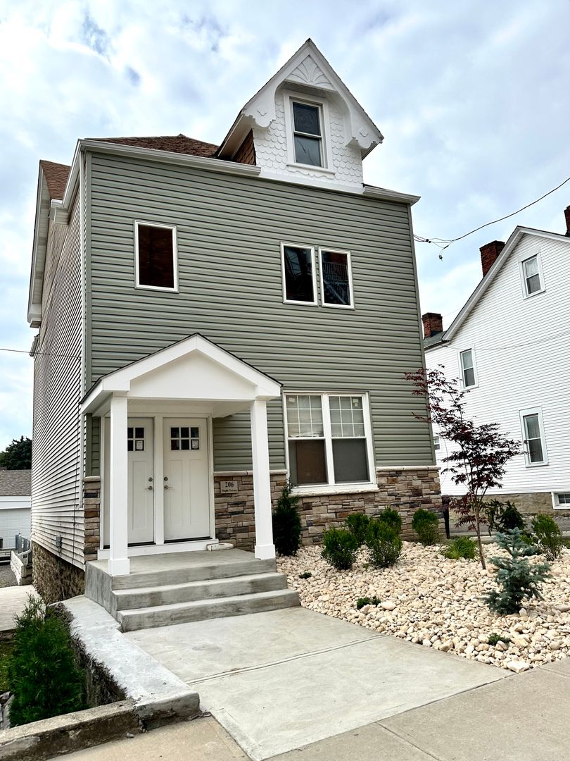 Pittsburgh Apartment: 206 Maple Terrace