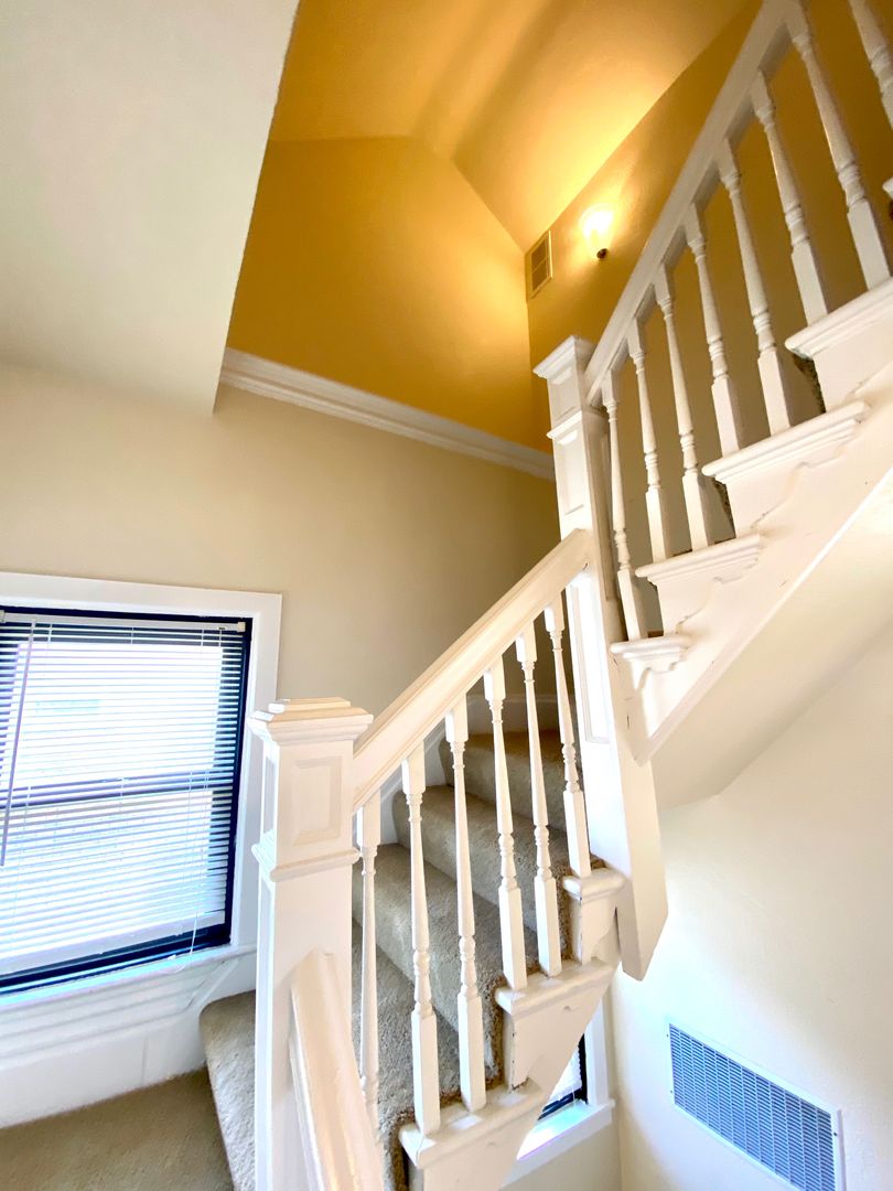 Pittsburgh Apartment: 214/216 Oneida Street