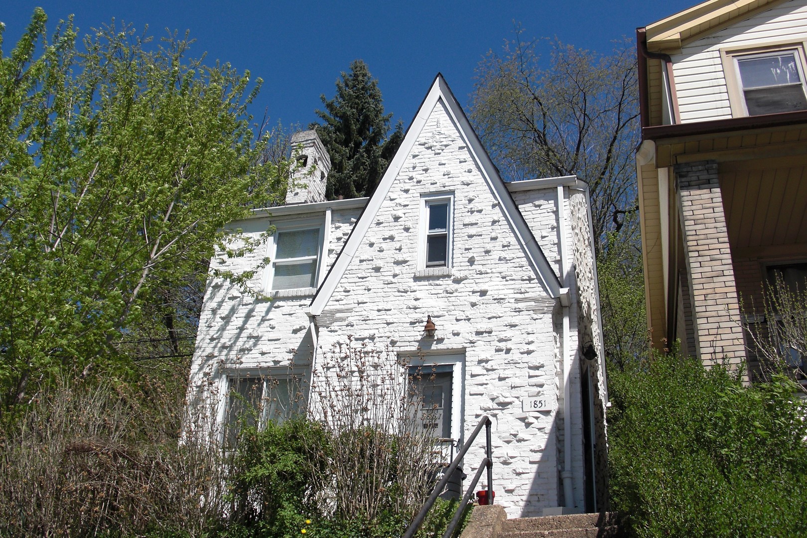 Pittsburgh Apartment: 1851 Capital Avenue