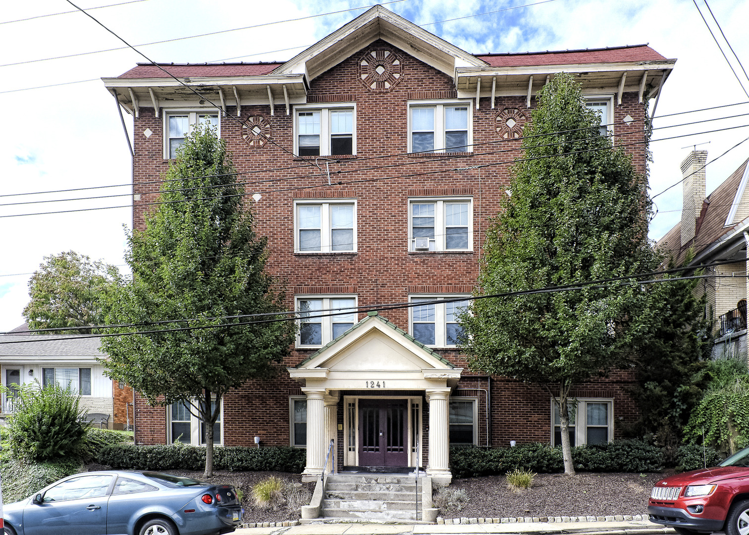 Dormont Apartment: 1241 Illinois Avenue