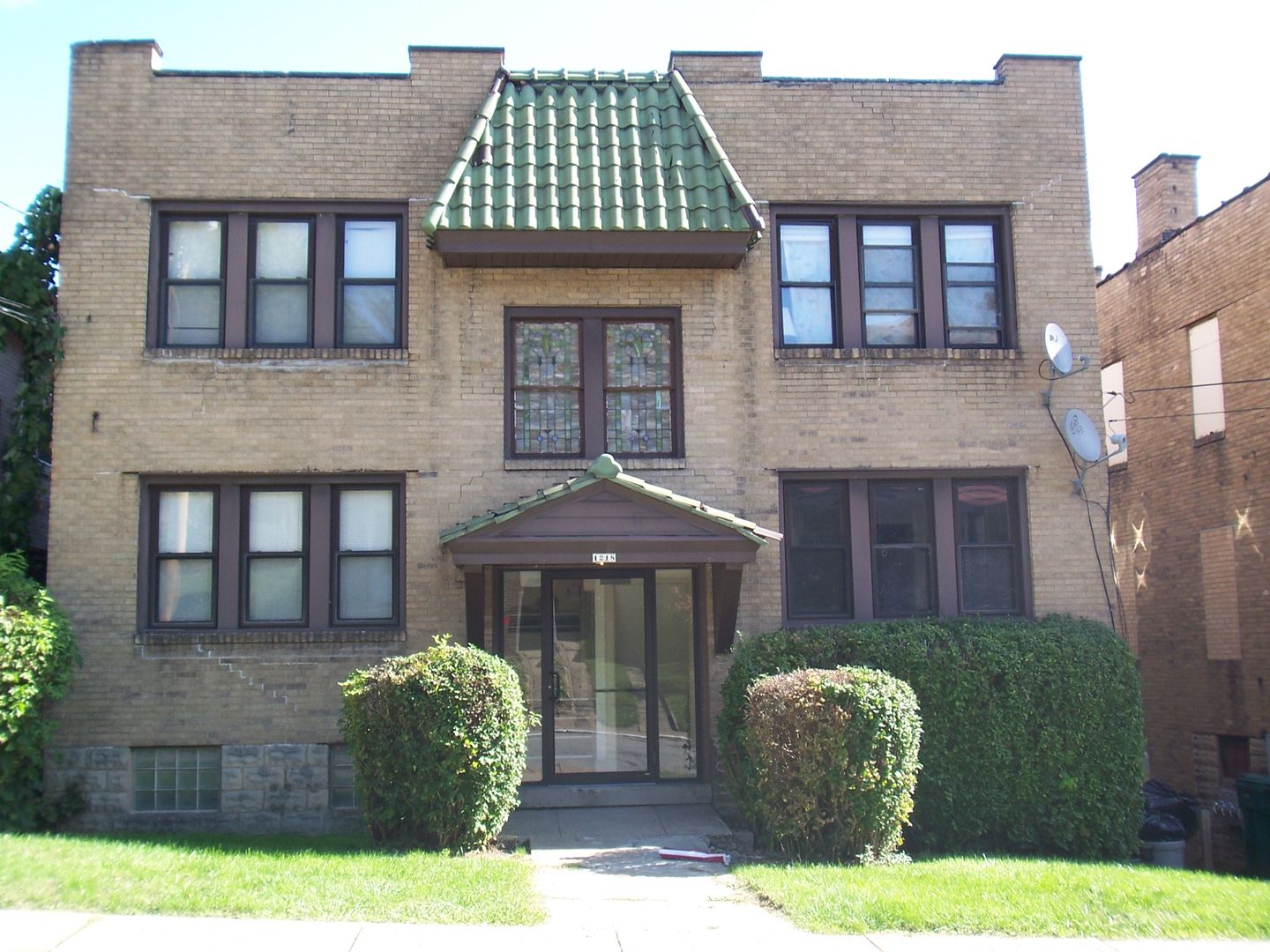 Dormont Apartment: 1218 Illinois Avenue