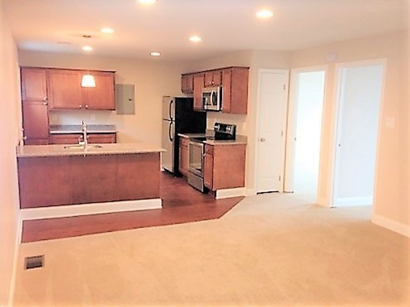 Pittsburgh Apartment: 32 Wyoming Street