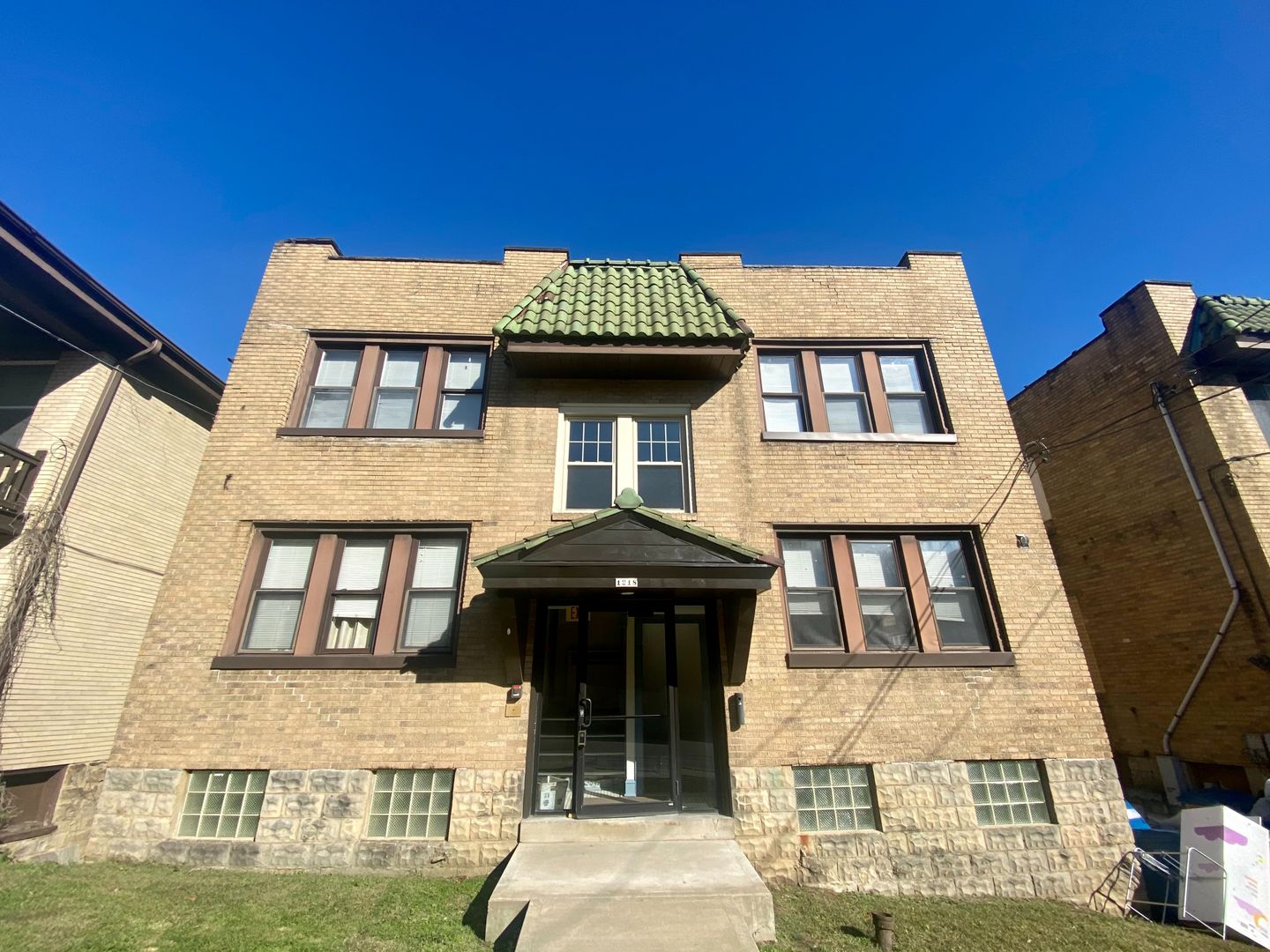 Dormont Apartment: 1218 Illinois Avenue