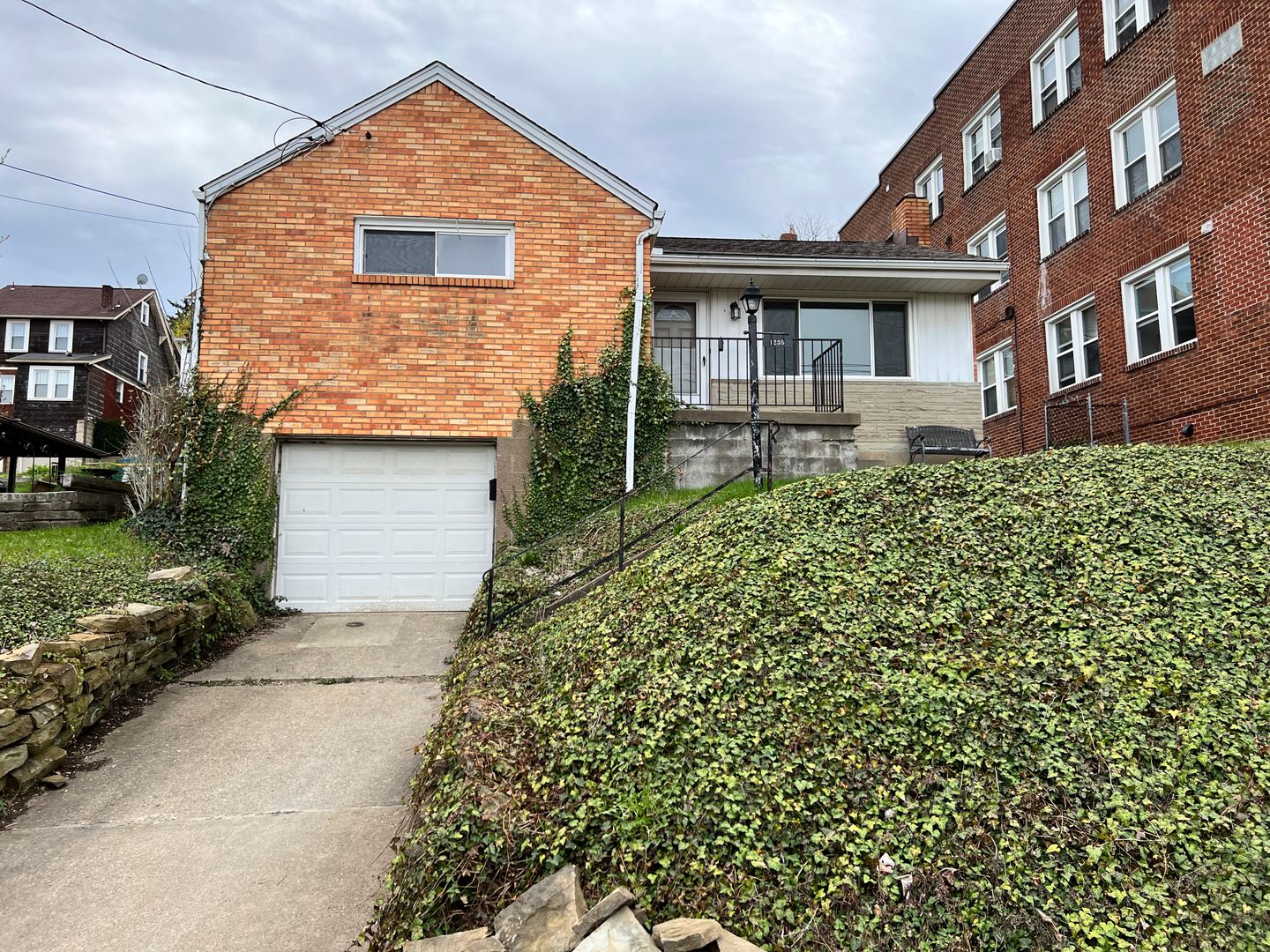 Dormont House: 1235 Illinois Avenue