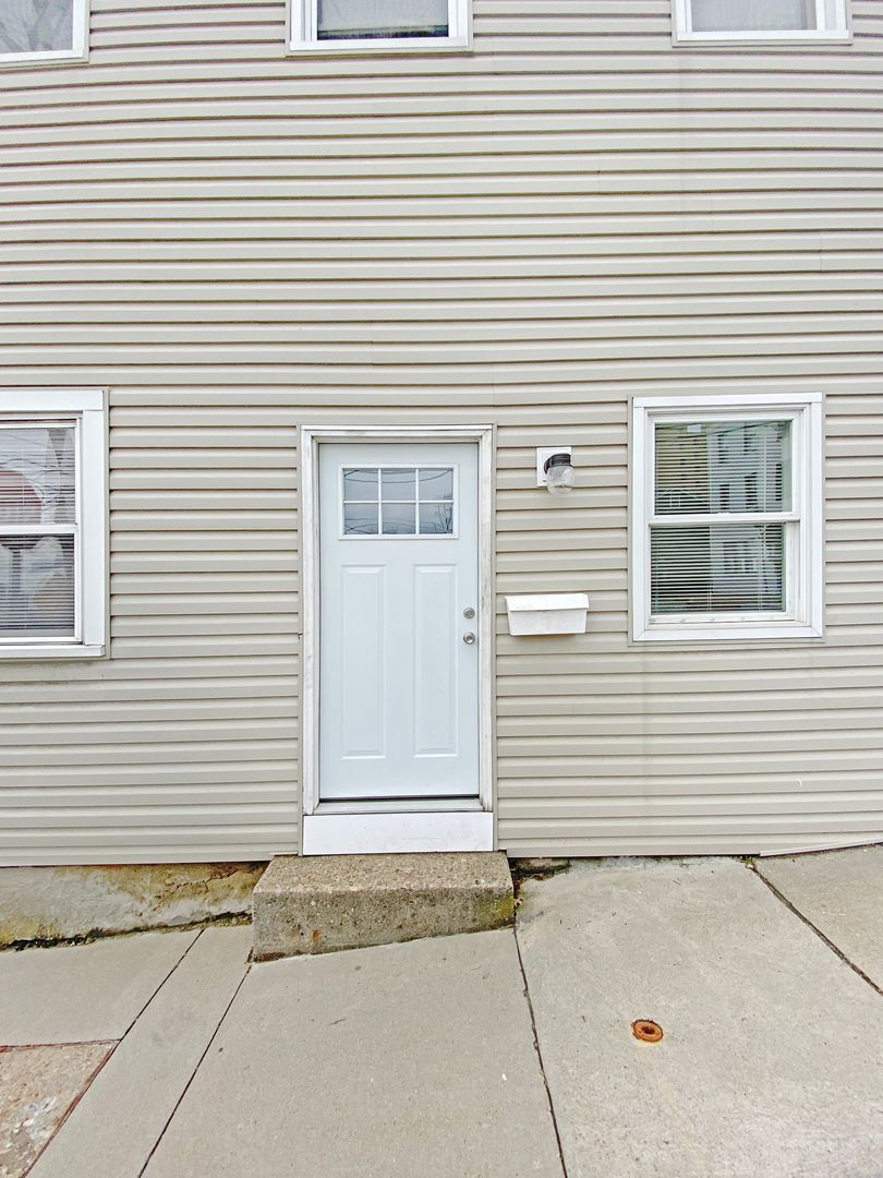 Pittsburgh Apartment: 32 Wyoming Street