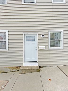 Great Mount Washington 1 bed with office in in unit laundry. steps from Monongahela incline – photo 1