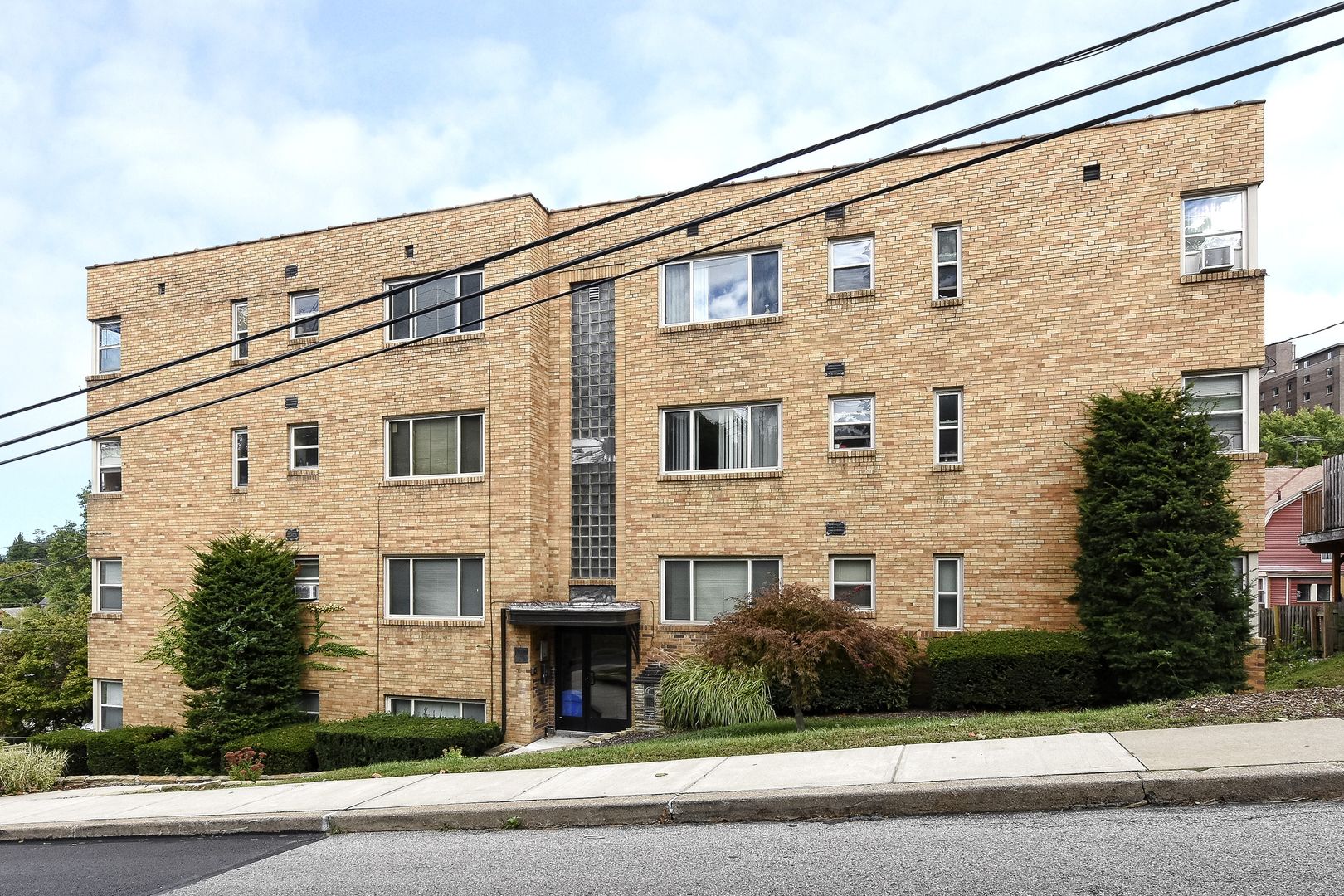 Mt. Lebanon Apartment: 20 Shady Drive West